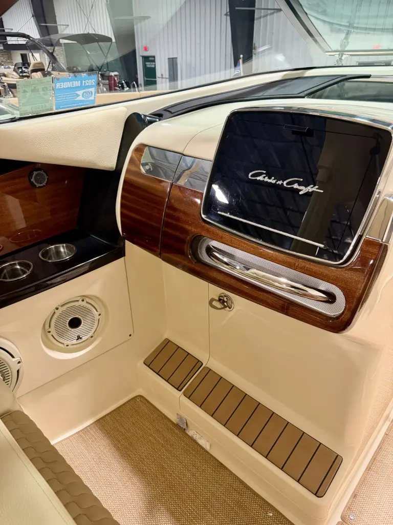 2021 CHRIS-CRAFT LAUNCH GT 31 - photo 20