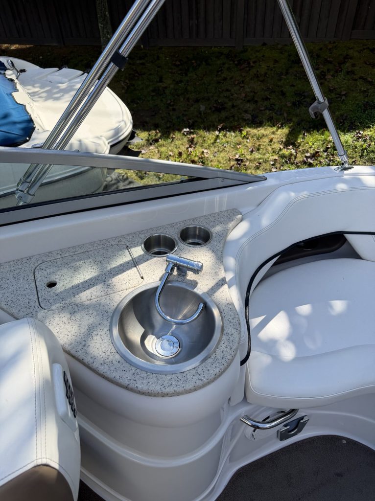 2009 FOUR WINNS FW240H - photo 6